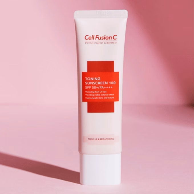 Cell Fusion C Toning Sunscreen SPF50 +/PA ++++: Lựa chọn lý tưởng cho da dầu hỗn hợp nhờ khả năng kiềm dầu tốt và nâng tông tự nhiên. Giá tham khảo: 249.000 đồng