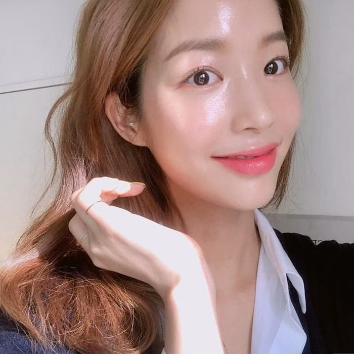 Làm sạch da kỹ lưỡng là tiền đề để kem chống nắng tệp vào da tự nhiên hơn. Ảnh minh họa.