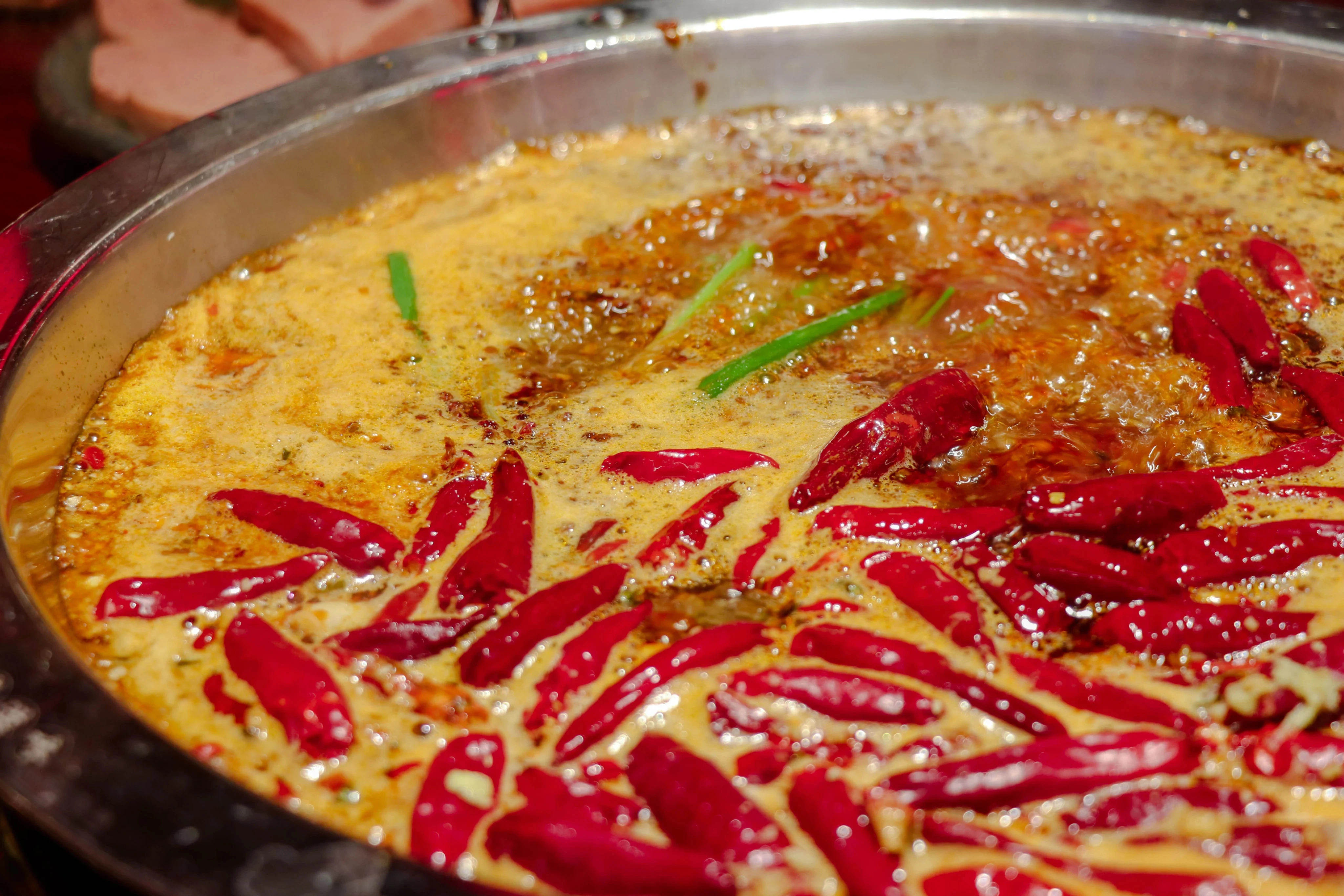 Thành Đô (Trung Quốc) không chỉ là thủ phủ của vị cay mà còn là một cỗ máy kinh tế F&B khổng lồ. (Ảnh: SCMP)