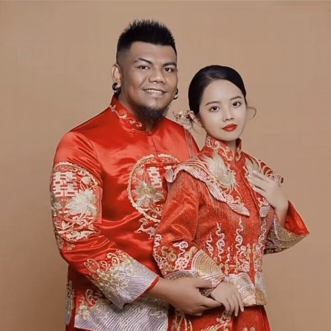 Những hành trình khám phá thế giới là sợi dây gắn kết tình cảm của cả hai.