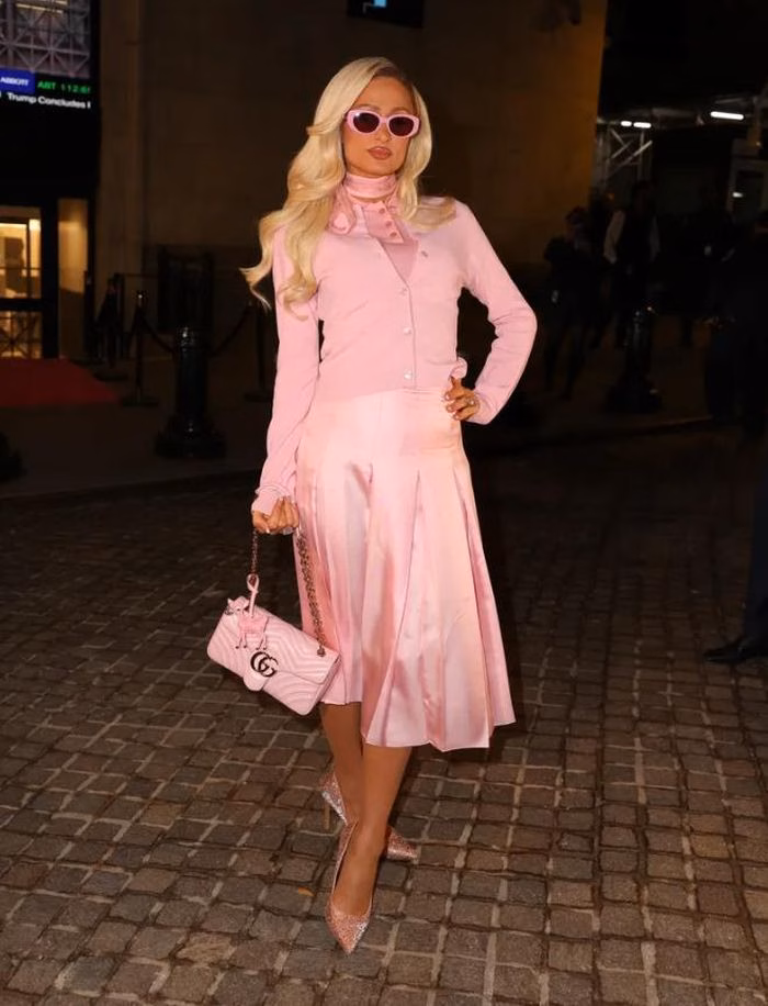 Phong cách dạo phố đầy nữ tính và hiện đại của Paris Hilton tại thành phố New York. Ảnh: Getty Images